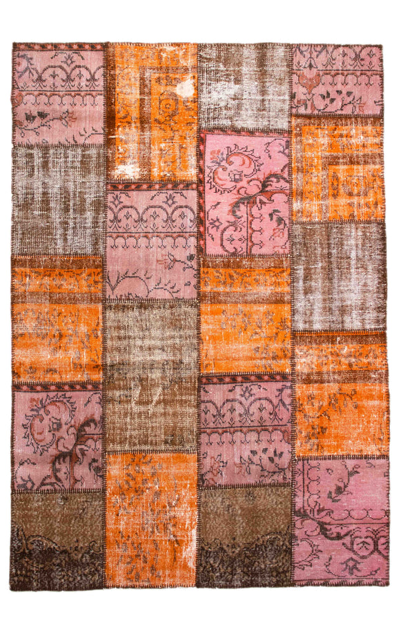 Chaye Vintage Patchwork Carpet in Pink and Orange Tones