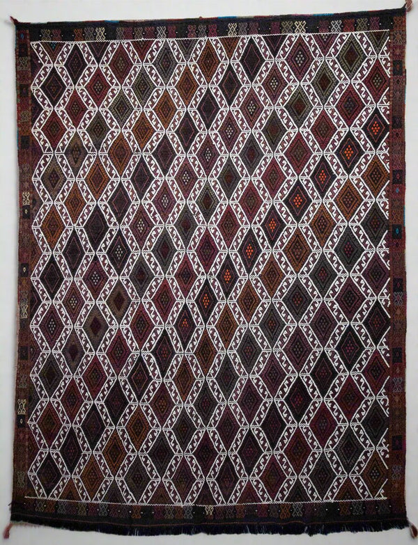 Pinar <br> (5'7" x 7'2")