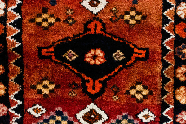 Lori <br> (2'1" x 2'1")